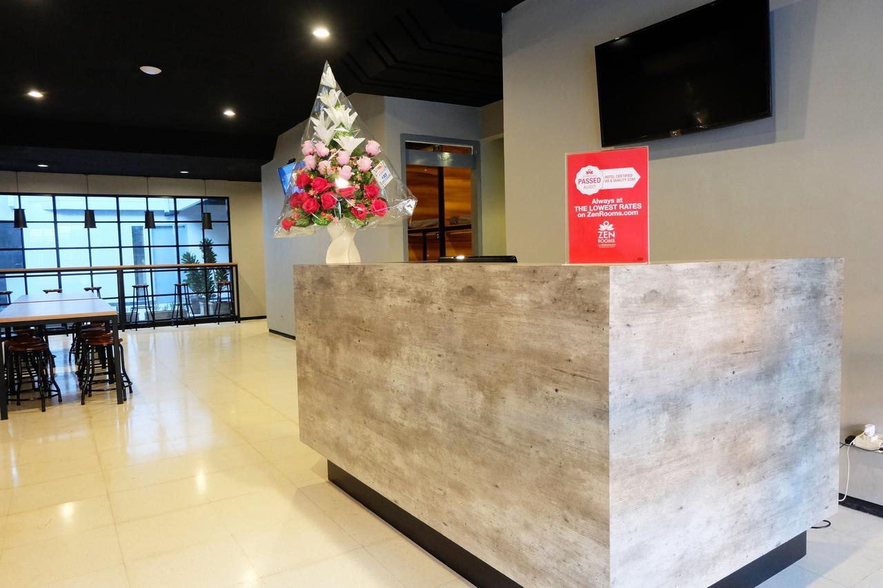 Zen Hostel Gubeng Station Surabaya Exterior photo